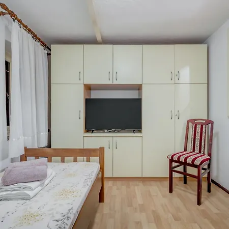 Diocletian's Corner, Three Bedroom Apartment *