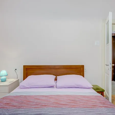 Diocletian's Corner, Three Bedroom Apartment Split