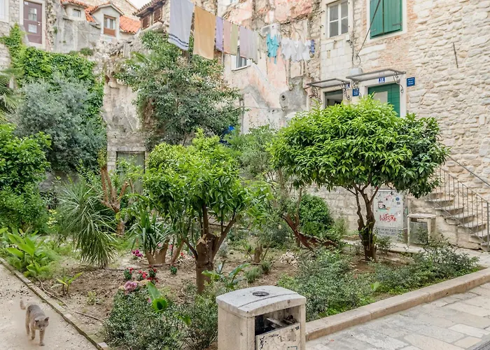 Diocletian's Corner, Three Bedroom