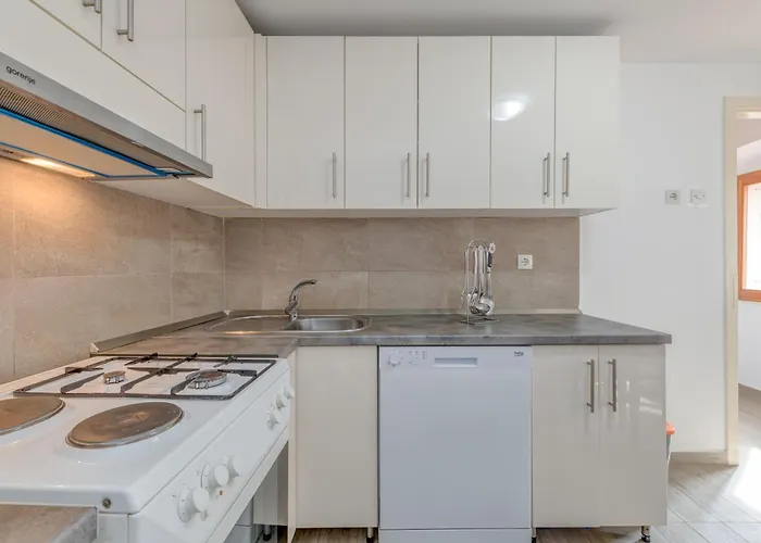 Diocletian's Corner, Three Bedroom