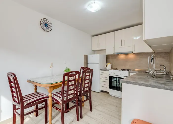 Diocletian's Corner, Three Bedroom