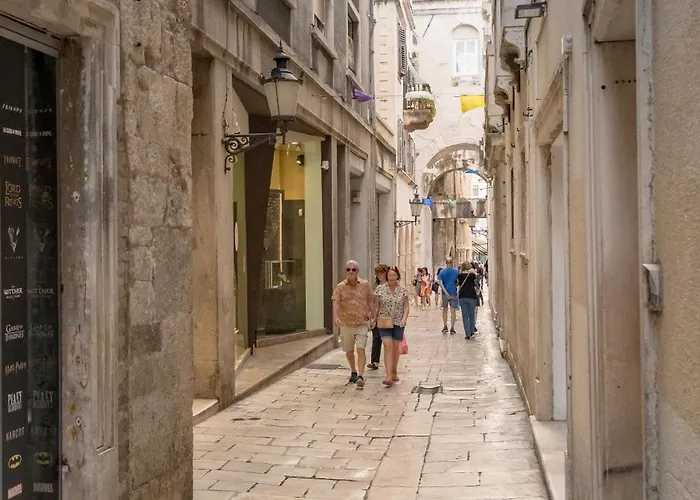 Diocletian's Corner, Three Bedroom *