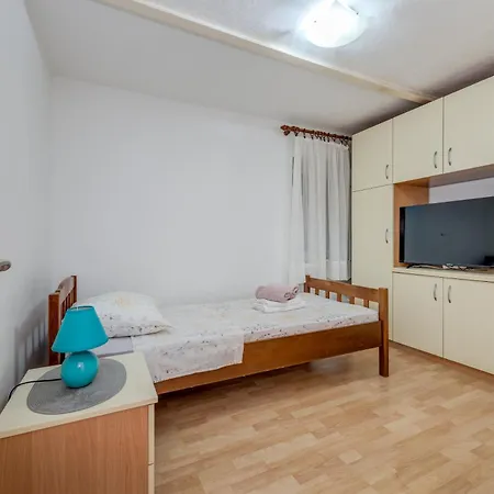 Diocletian's Corner, Three Bedroom 公寓